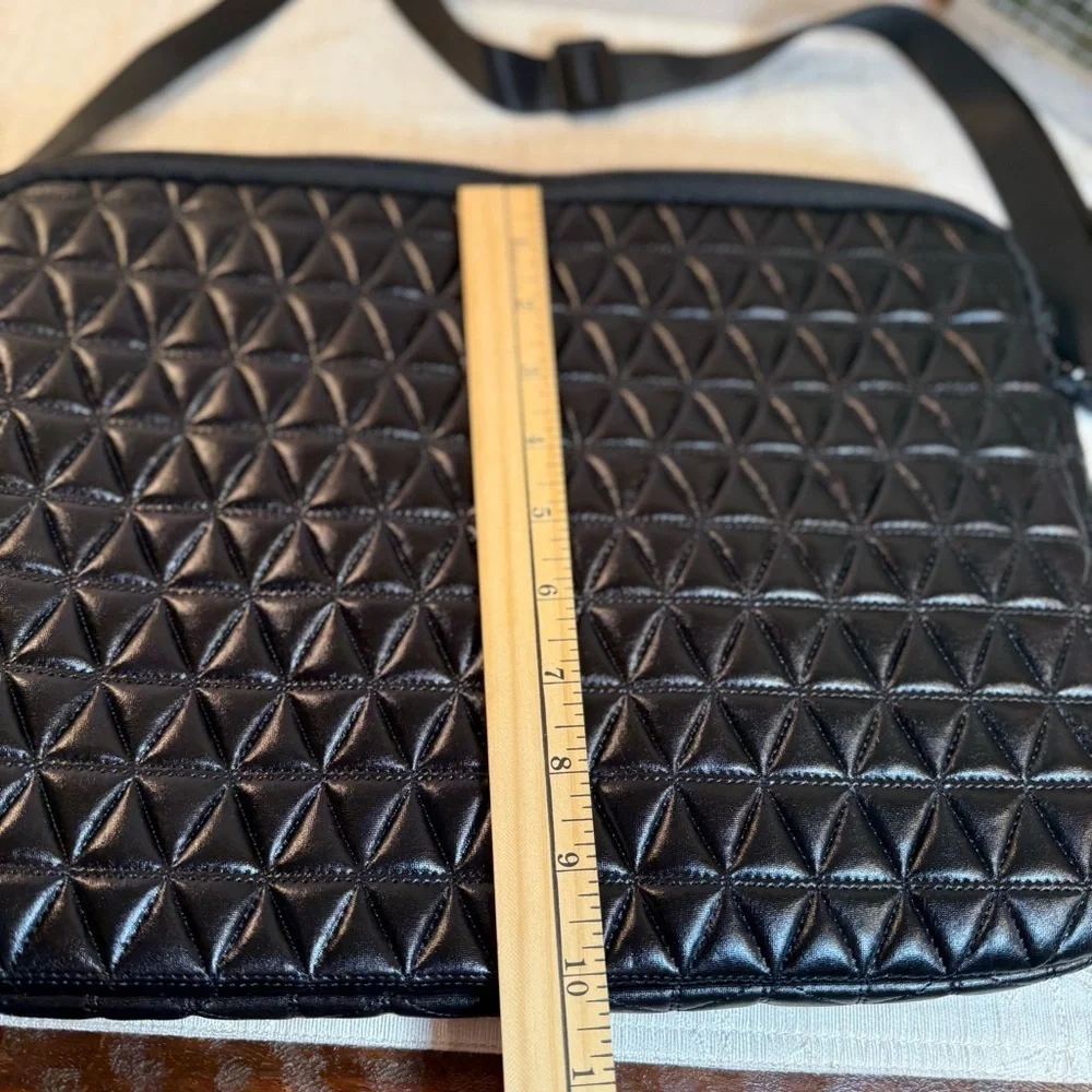 Unisex quilted reporter bag or‎ tablet/reader bag. 10” x 14”. Black. Adjustable
